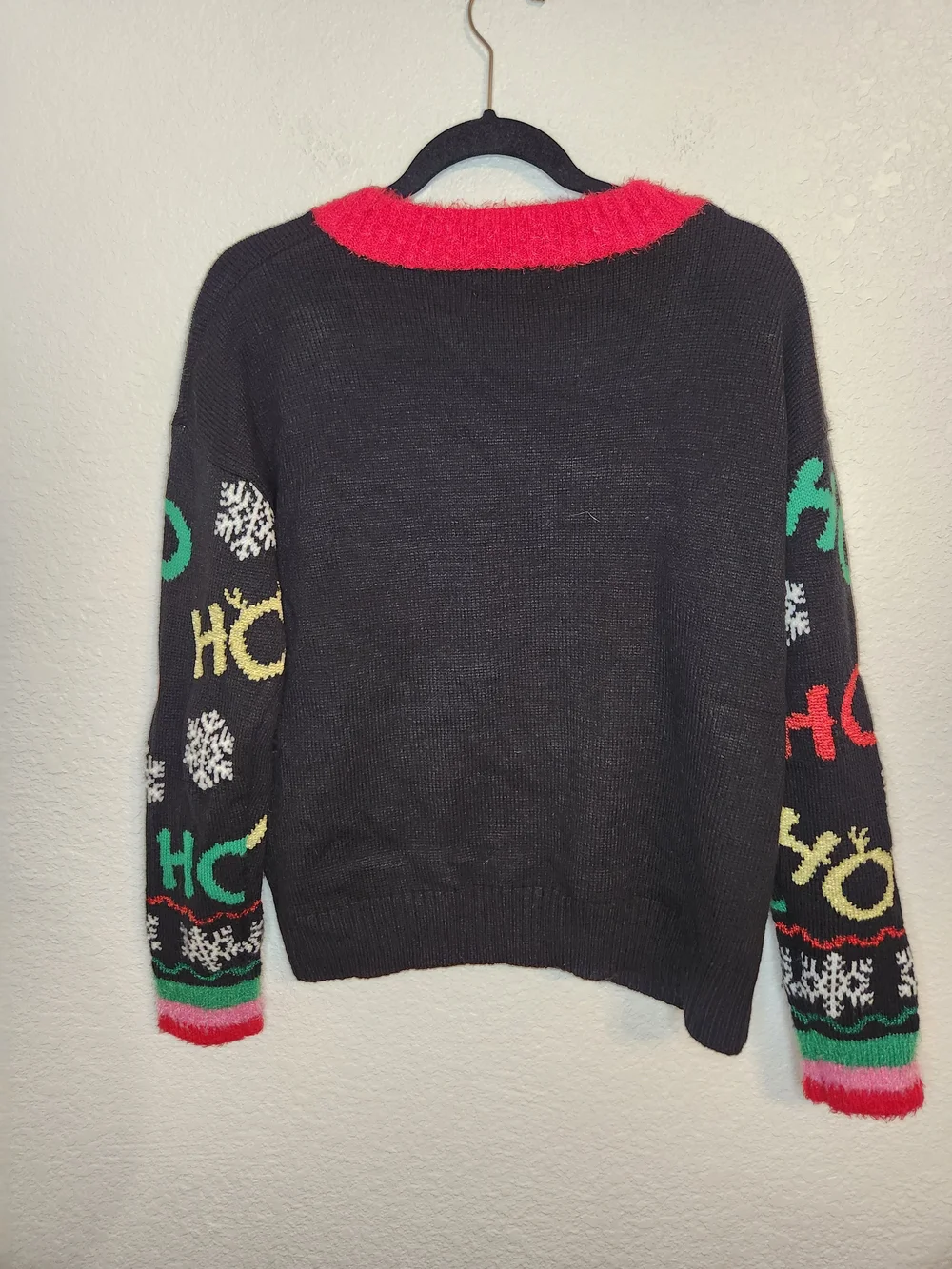 Blizzard bay Flamingo ho ho ho Black & Pink Holiday V‑Neck Sweater M